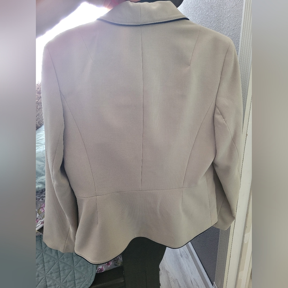 LeSuit Blazer and Skirt tan with navy Blue size 10 - Picture 2 of 16